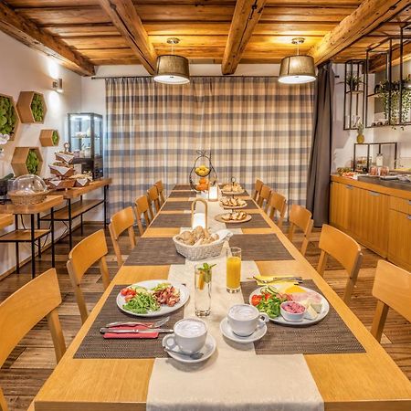 Hotel Lidovy Dum บิเซเนตซ์ ภายนอก รูปภาพ