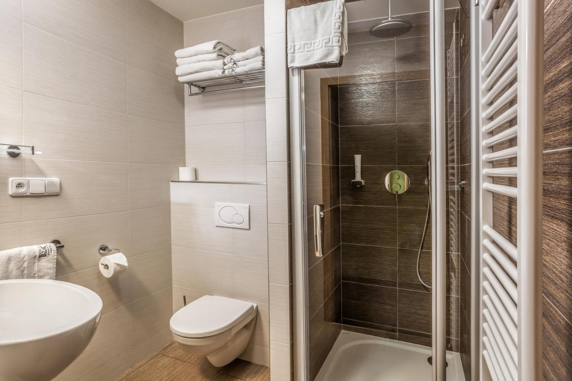 Hotel Lidovy Dum บิเซเนตซ์ ภายนอก รูปภาพ
