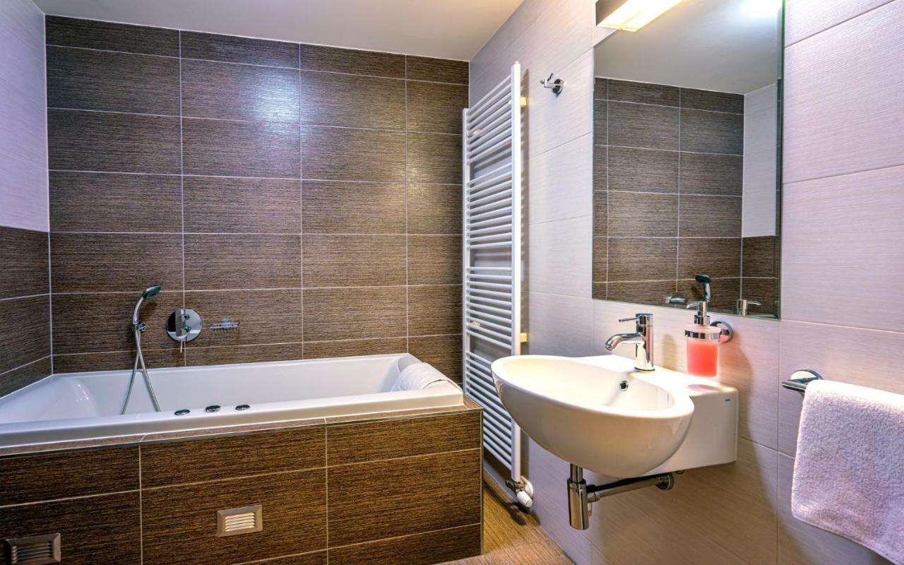 Hotel Lidovy Dum บิเซเนตซ์ ภายนอก รูปภาพ